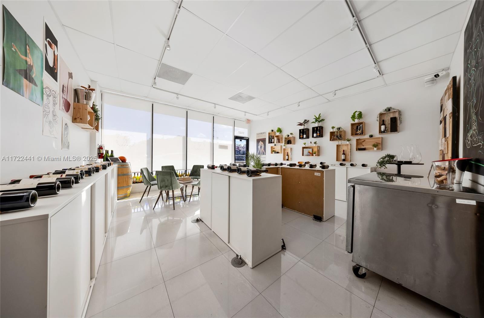 Beautiful free Standing Space